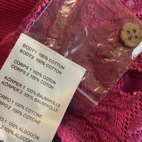 Free People Have My Heart Cami  🙌🏻✨⏰💭🤝⌛️ Eyelet Detail & sweet button detail - Picture 14 of 15